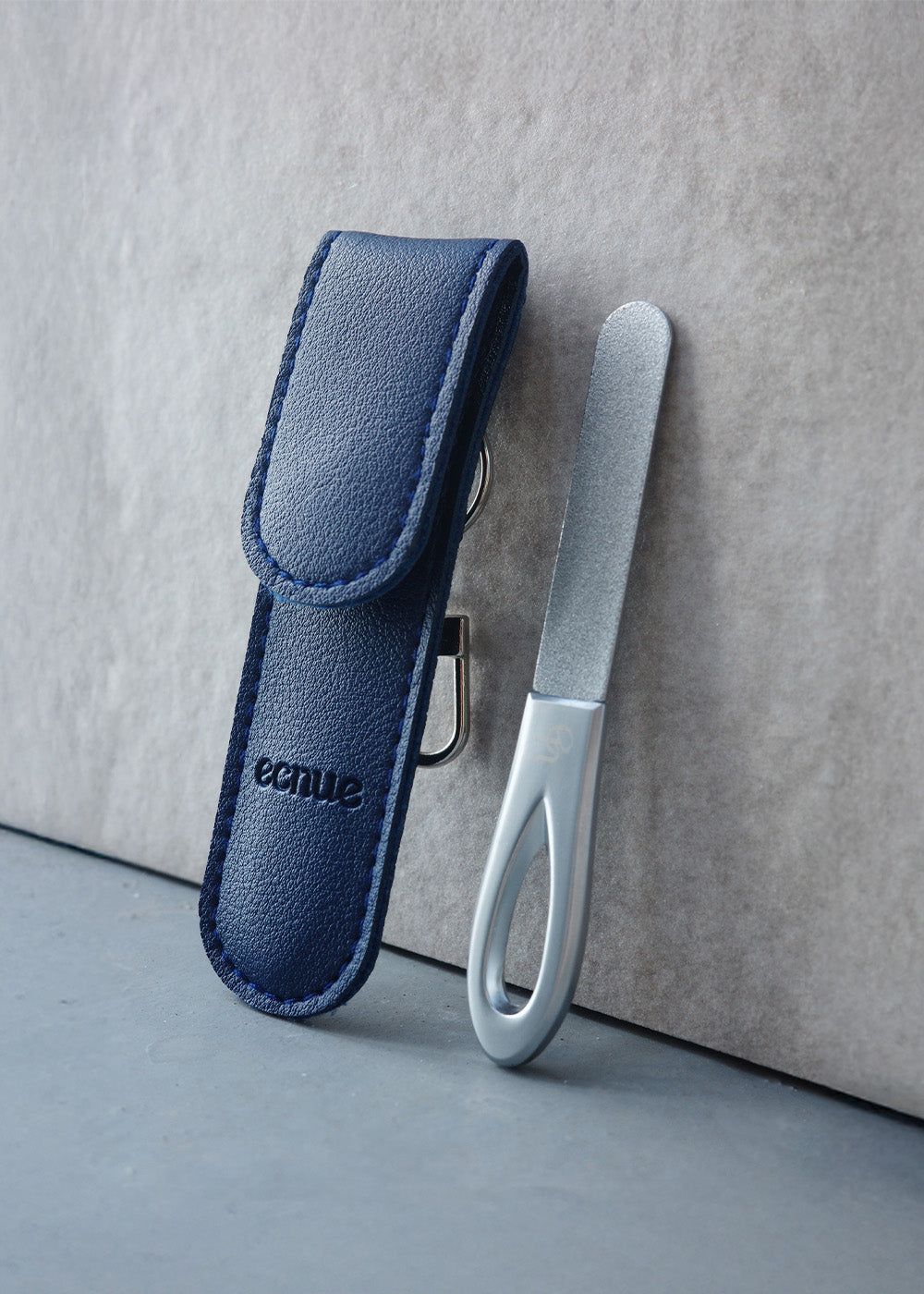 Portable nail file