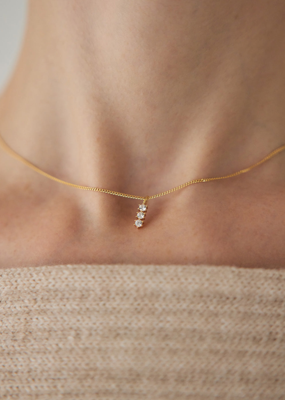 tiny three necklace